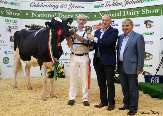 Liam Murphy, Bagenalstown, Co. Carlow had Junior Holstein Champion with Evergreen Seven Lauren, he is pictured with Donal Buckley, Chairman and Pat Mulvihill, CE, Munster AI, Sponsors of the Junior Championship.